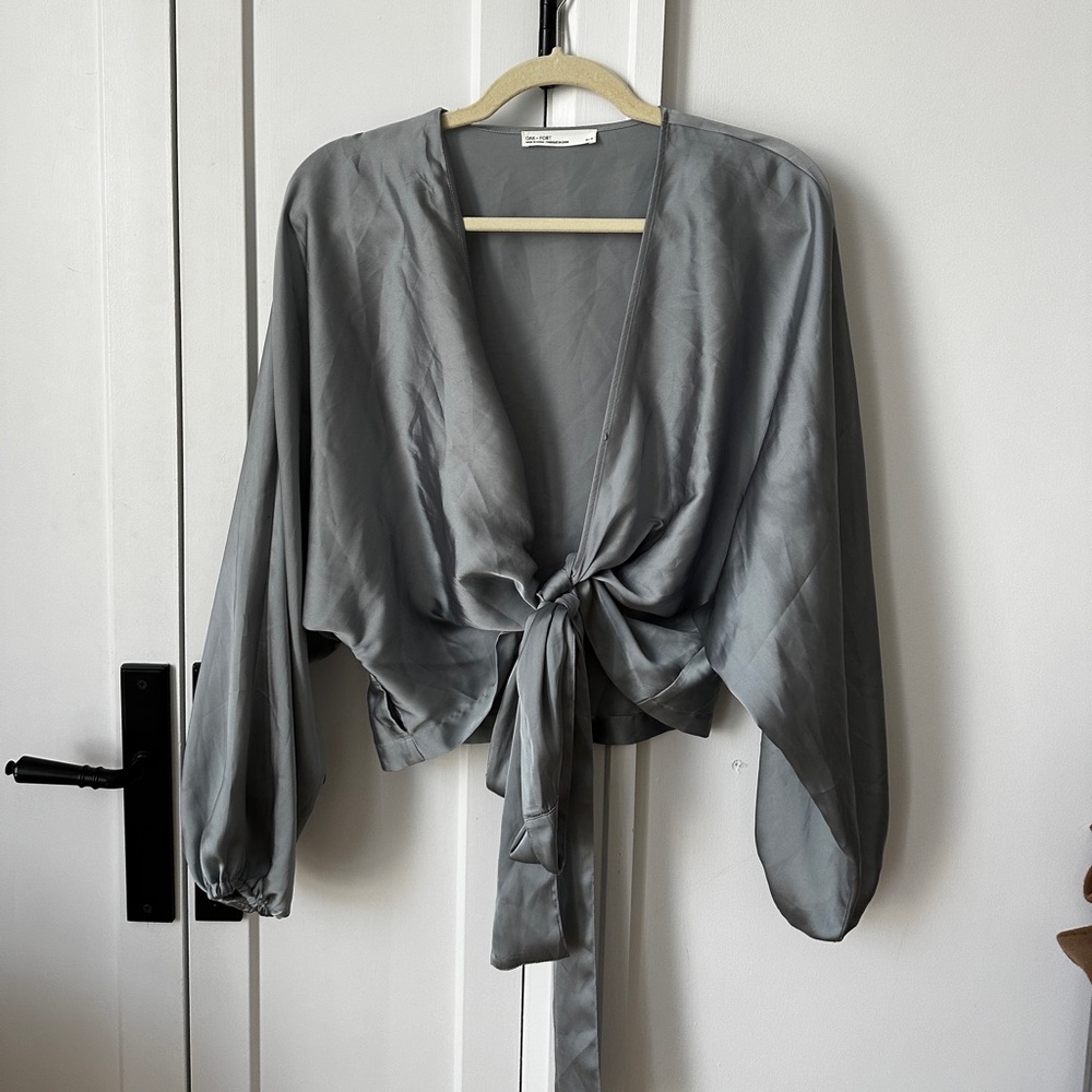 Oak + Fort flowy tie long sleeve blouse in blue/grey